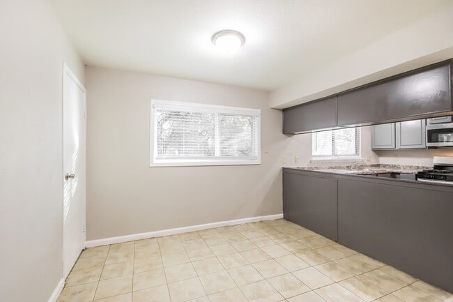 Building Photo - 3214 Sycamore Springs Dr