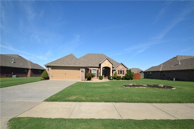 Building Photo - 3902 SW Flatrock Ave
