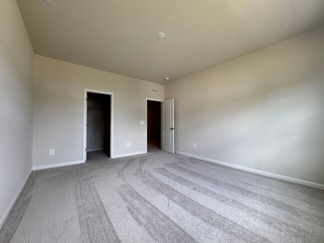 Building Photo - 3672 Isaac Cir