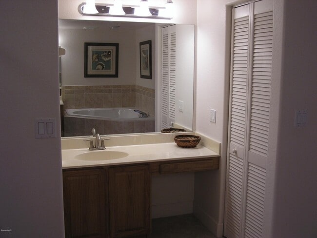 Building Photo - 817 Mystic Dr