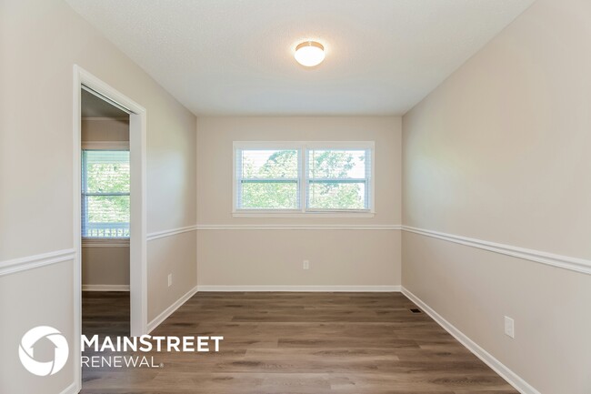 Building Photo - 2419 Sandlewood Dr