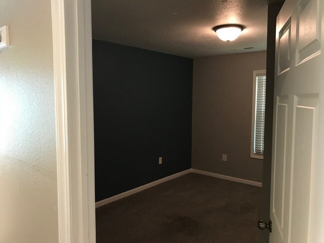 Building Photo - Country living close to town -814 CR 450
