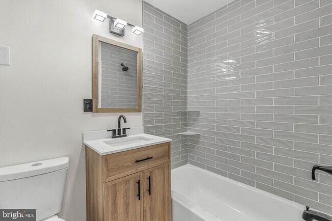 Building Photo - 1812 S 17th St