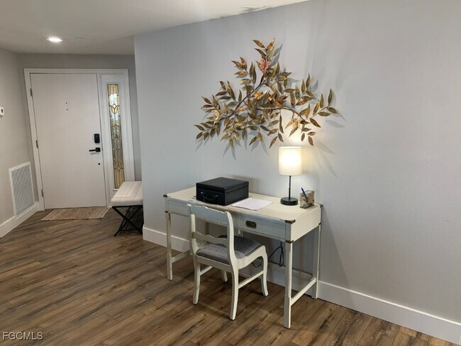 Building Photo - 1925 Clifford St