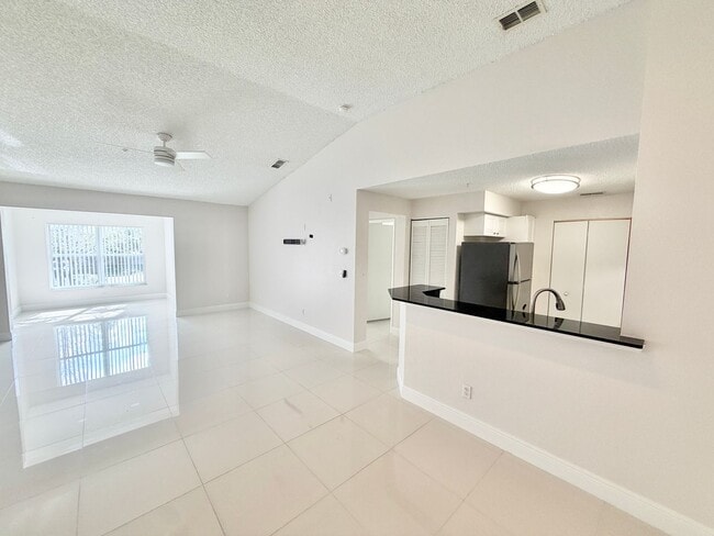 Building Photo - ** IBIS CLUB ** 1 BED / 1 BATH - CONDO - GATED COMMUNITY - SMALL PET OK! - ANNUAL RENTAL