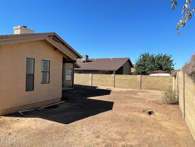 Building Photo - 6502 W Paradise Ln