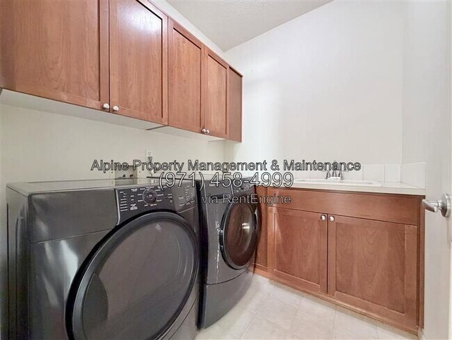 Building Photo - 4143 NW Meisner Dr