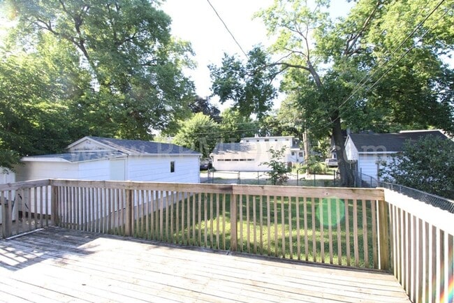 Building Photo - CHARMING!! 3 bedroom, 1.5 Bath Home in Des Moines