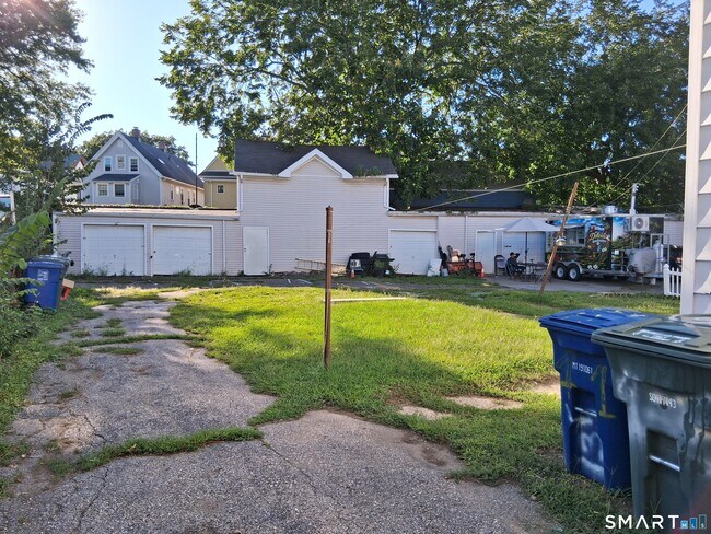 Building Photo - 135 Sherwood Ave