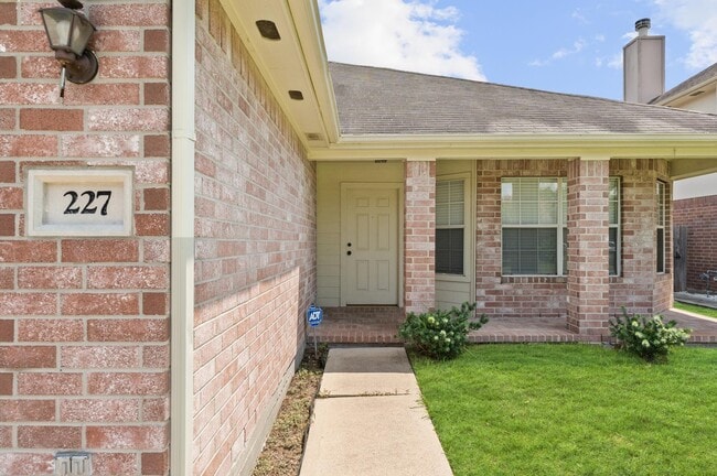 Building Photo - 227 Mammoth Springs Ln