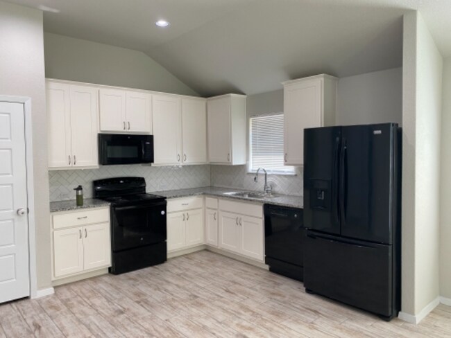 Building Photo - 315 Schuylerville Dr