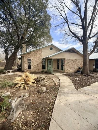 Building Photo - 728 W San Antonio St