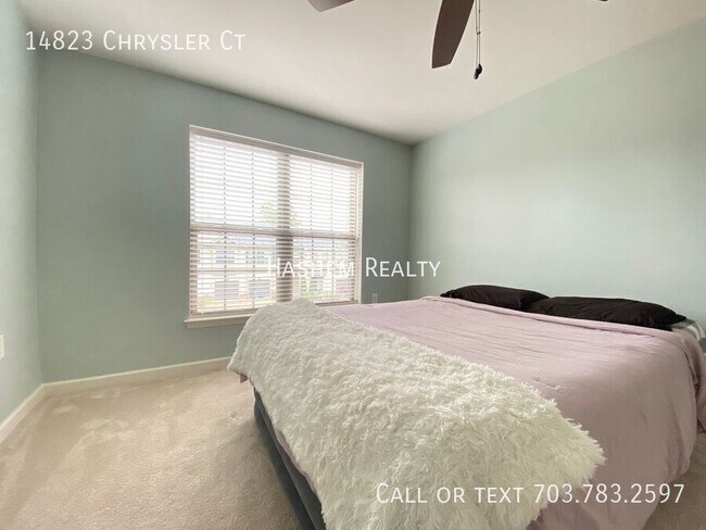 Building Photo - 14823 Chrysler Ct