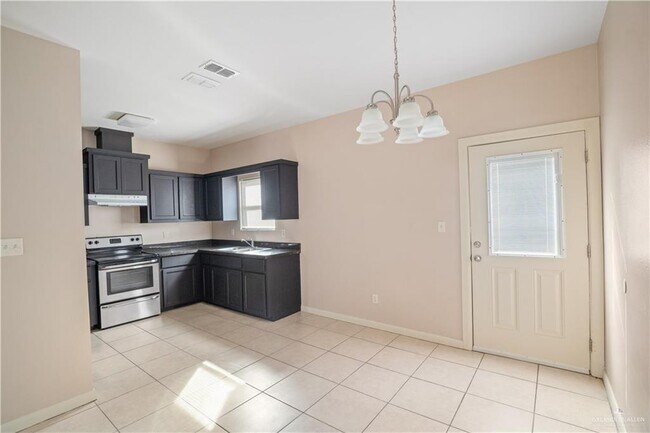 Building Photo - 18 N Ebony St