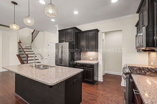 Building Photo - 655 Brookhaven Dr