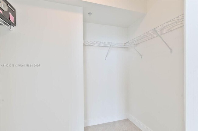 Building Photo - 325 Biscayne Blvd