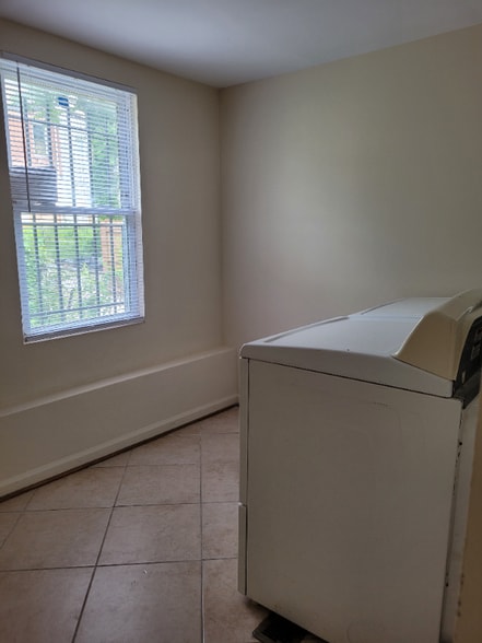 Primary Photo - 1013 McKean Ave