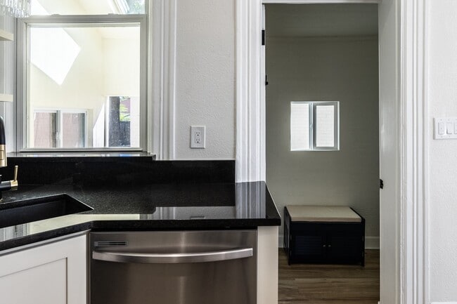 Building Photo - Stunning Remodeled Patio Home in Baker – 3...