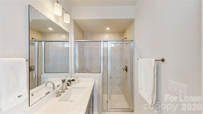 Building Photo - 3606 S Tryon St