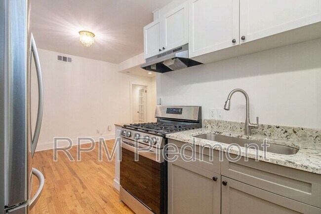 Building Photo - 741 Frederica St NE