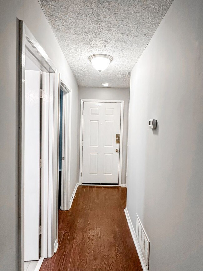 Building Photo - 2 bed/2 bath condo in great Roswell location