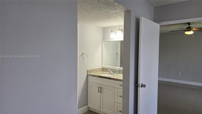 Building Photo - 1650 SW 124th Terrace