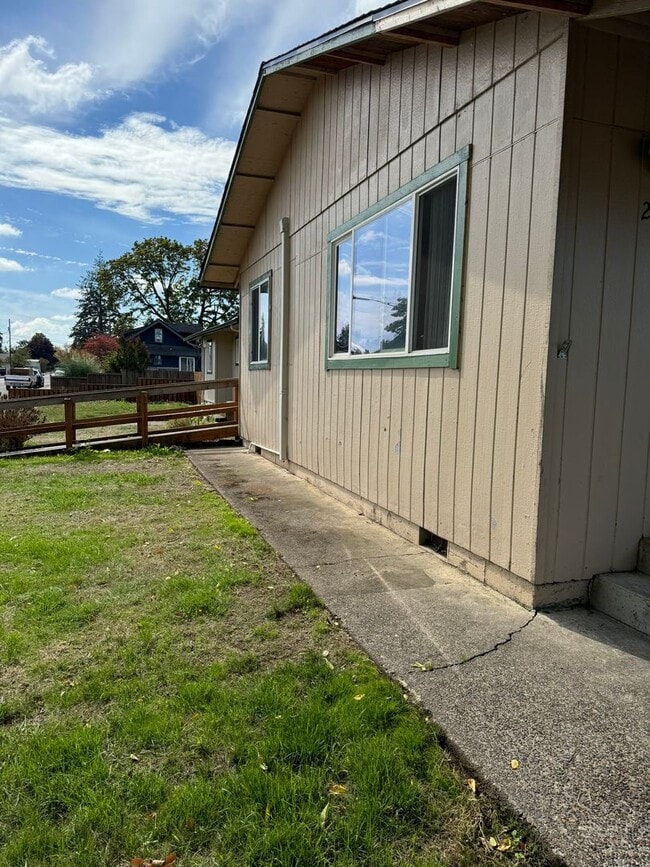 Building Photo - 285 E 11th Ave