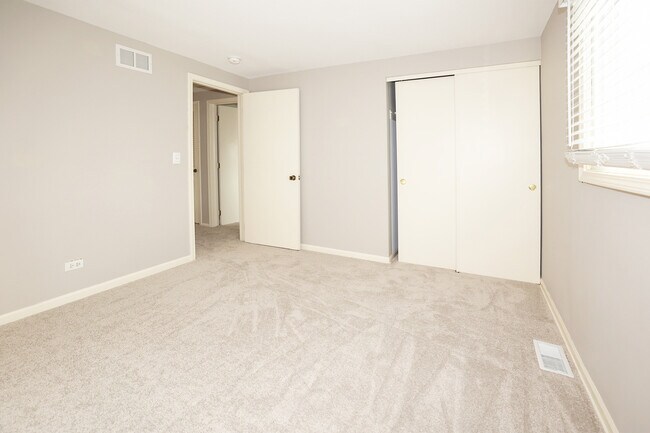 Building Photo - 1329 Stonegate Rd
