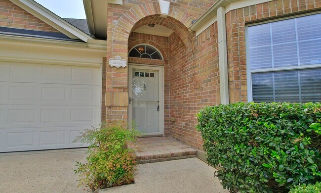 Building Photo - 15938 Cottage Ivy Cir