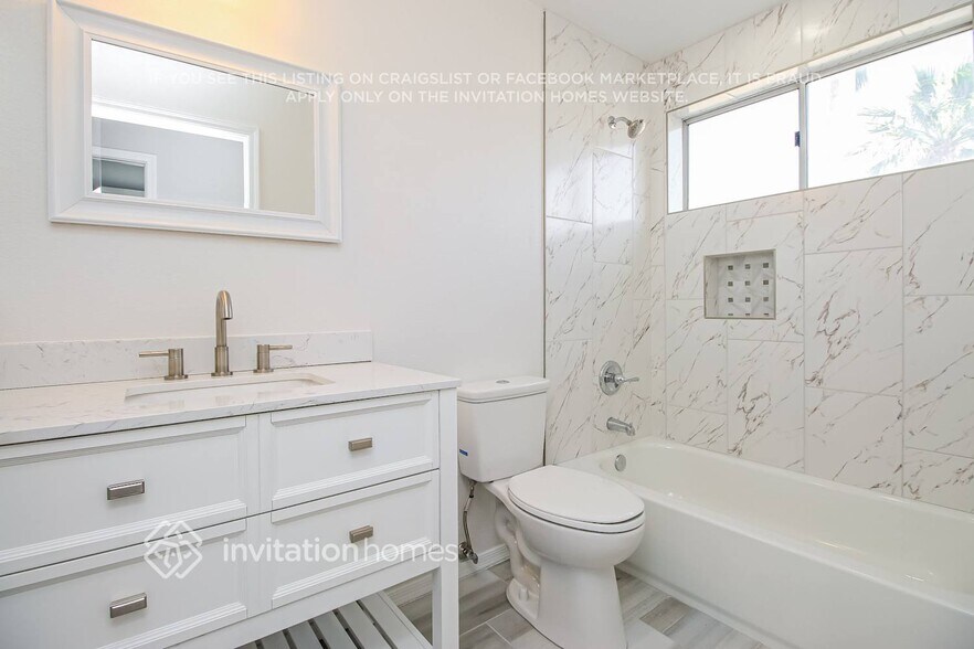 Building Photo - 5180 W Saragosa St