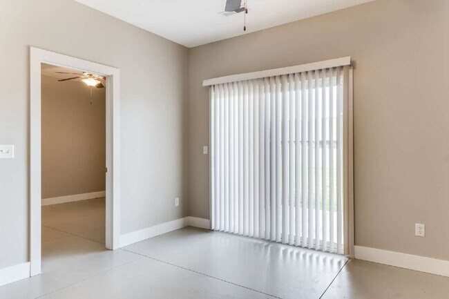 Building Photo - "Charming 3-Bedroom Duplex Retreat with 2 Full Baths in Wichita – 1190 Sq Ft of Comfort!"