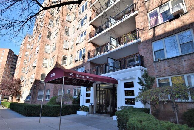 Building Photo - 63-33 98th Pl
