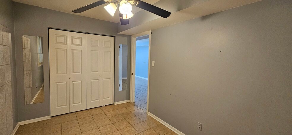 Building Photo - 2444 W Homer St