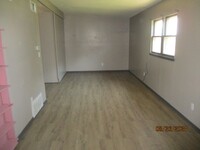 Building Photo - Charming 1-Bedroom Apartment in a Quaint S...