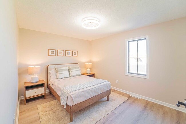 Building Photo - 14550 South Ave