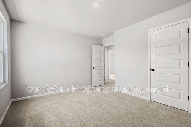 Building Photo - 376 Tiliwa St