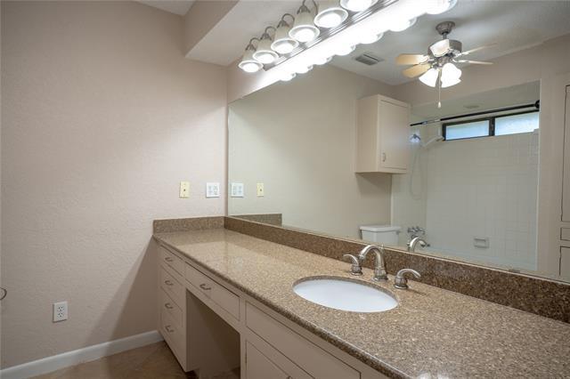 Building Photo - 1308 Oak Dr