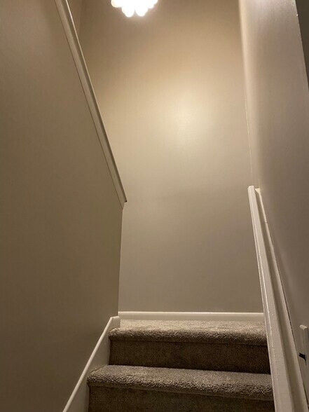Open Stairway - 1131 Roselawn Ln SE