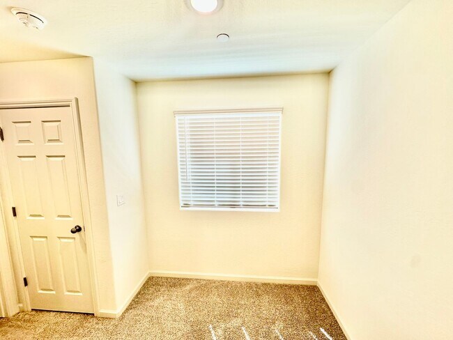 Building Photo - 6319 E Riesling Dr