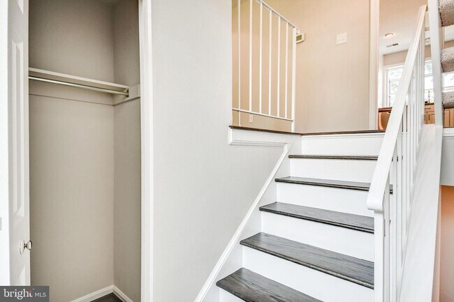 Building Photo - 5415 Helm Ct