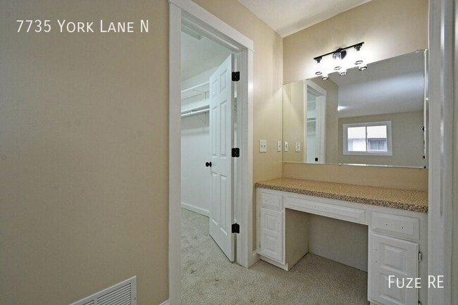 Building Photo - 7735 York Ln N