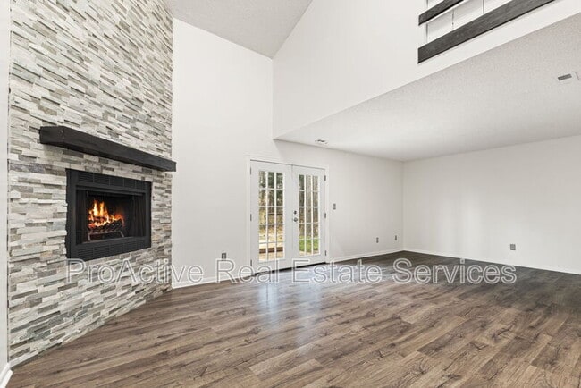 Building Photo - 5761 Luck Ln