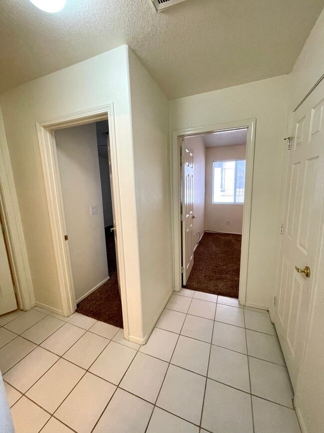 Building Photo - Great 3 Bedroom, 2 Bathroom Home in El Camino Village on the Parkway!