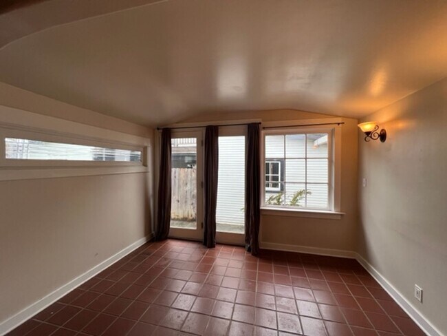 Building Photo - 2520 H St