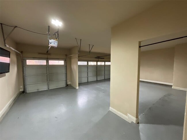 Building Photo - 3928 Crest Ln