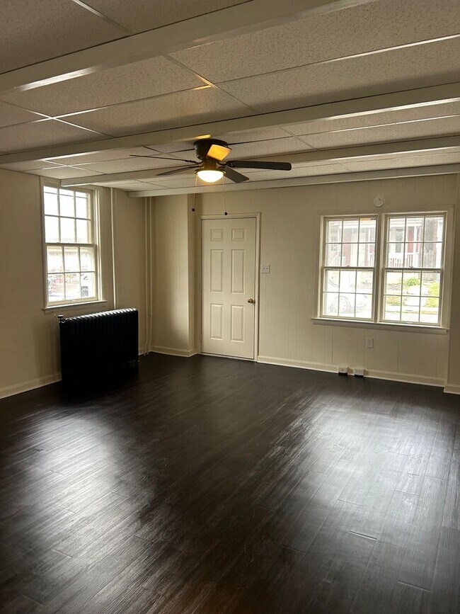 Building Photo - 758 W King St