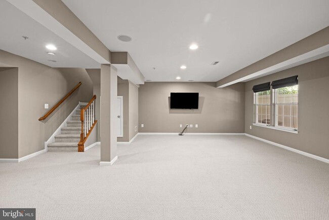 Building Photo - 261 Tall Trees Cir