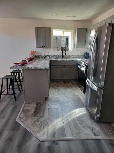 Beautiful custom kitchen - 8396 E Stevens Dr