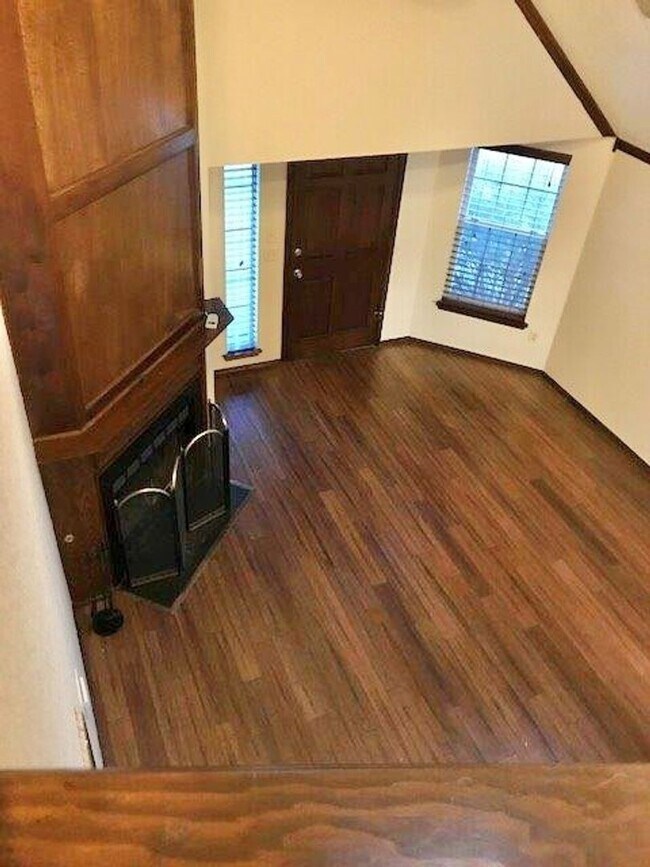 Building Photo - 4-bed 2-bath 2-car For lease SW Moore
