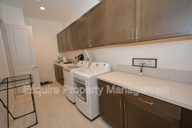Building Photo - 139 Wisteria St